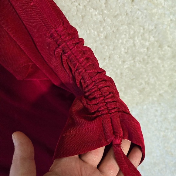 Chicos Travelers Cold Shoulder Top Womens Large Red Slinky Ruched Party Holiday - Picture 7 of 12